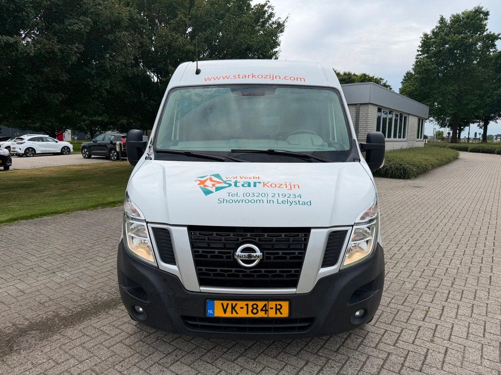 Nissan NV400 2.3 dCi L2H2 Professional Edition 2014, Auto's, Bestelauto's, Euro 5, Gebruikt, Zwart, 4 cilinders