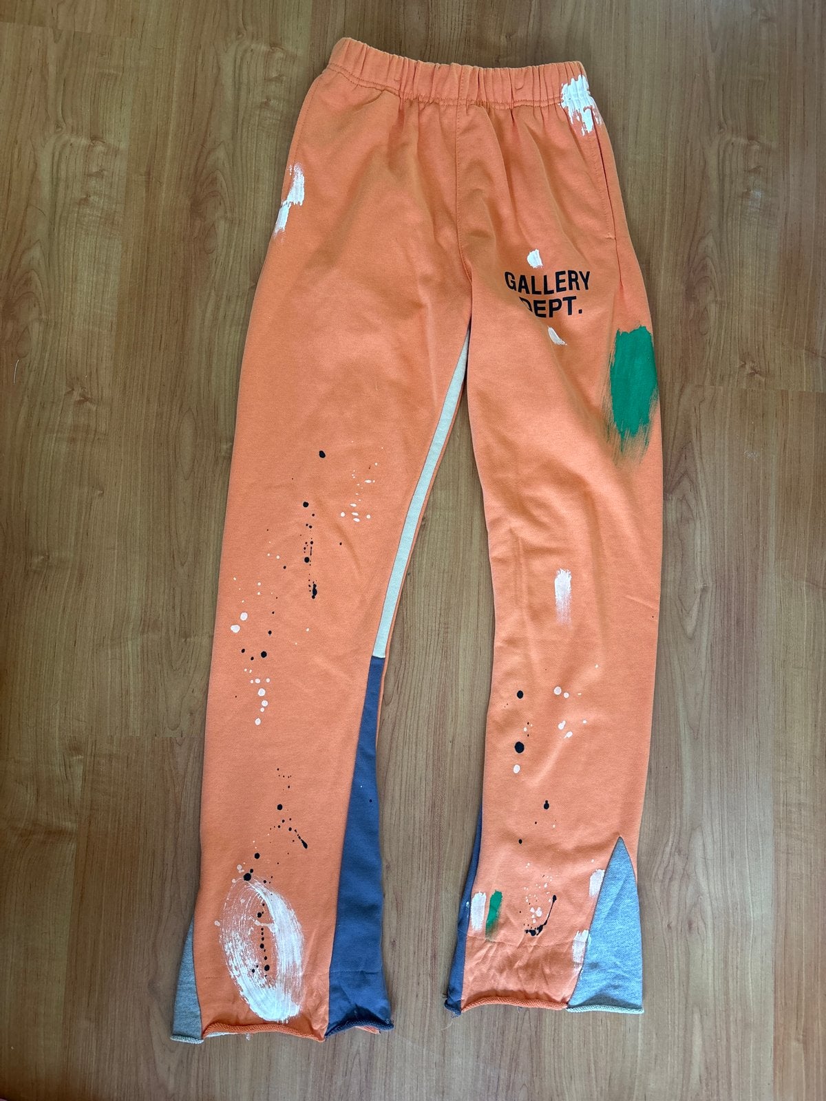 Gallery Dept. sweatpants met verfspatten maat S, Kleding | Heren, Ophalen of Verzenden, Nieuw, Oranje