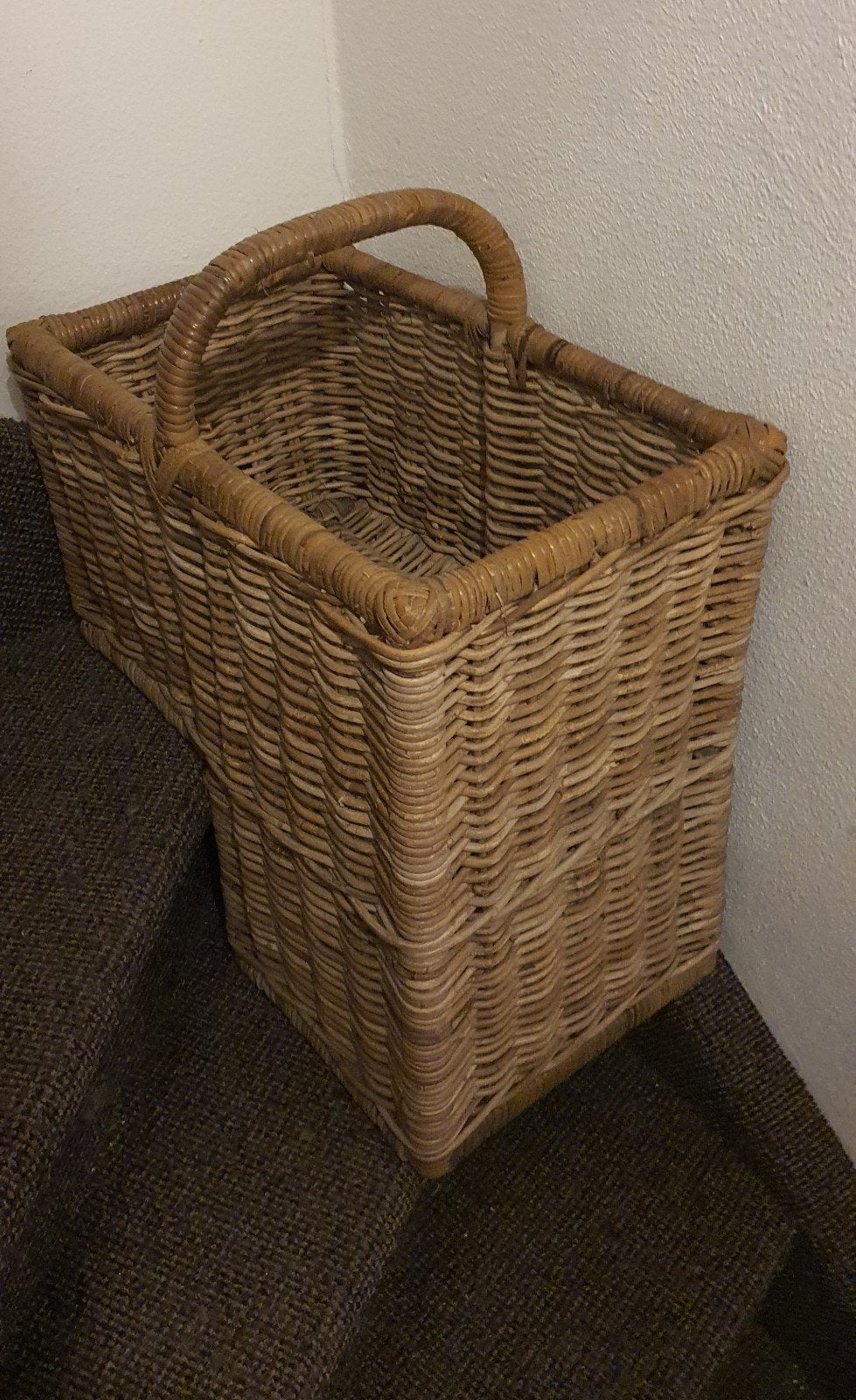 Trapmand met handvat rotan riet extra groot mand trap, Mand, Ophalen of Verzenden, Zo goed als nieuw, Riet
