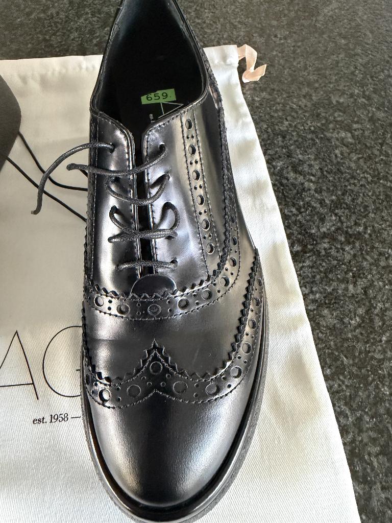 Veterschoen van AGL, maat 37, Kleding | Dames, Schoenen, Zwart, AGL, Ophalen of Verzenden, Sneakers of Gympen