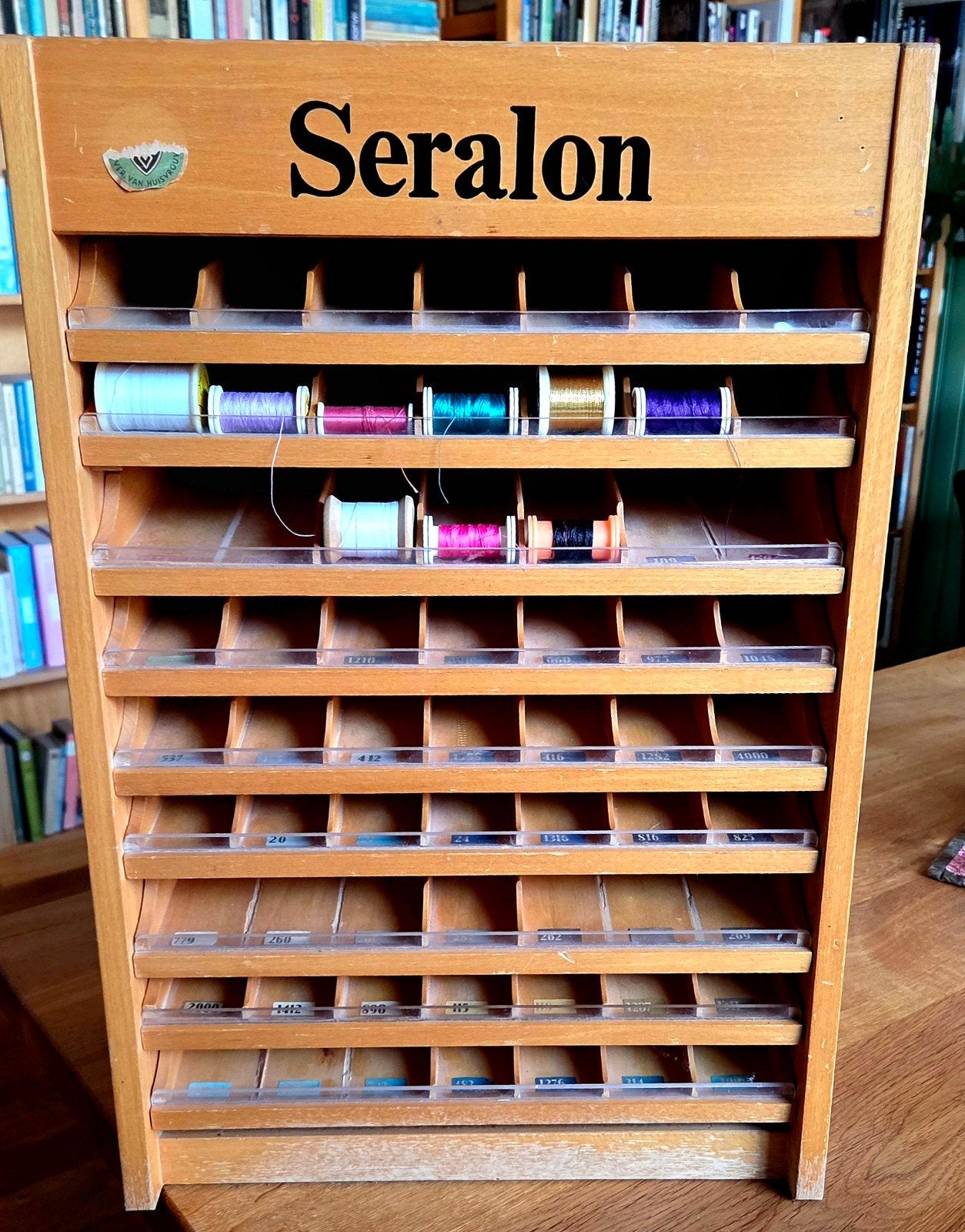 Originele houten vintage Amann Seralon garen klosjes kast, Ophalen, Gebruikt, Overige typen