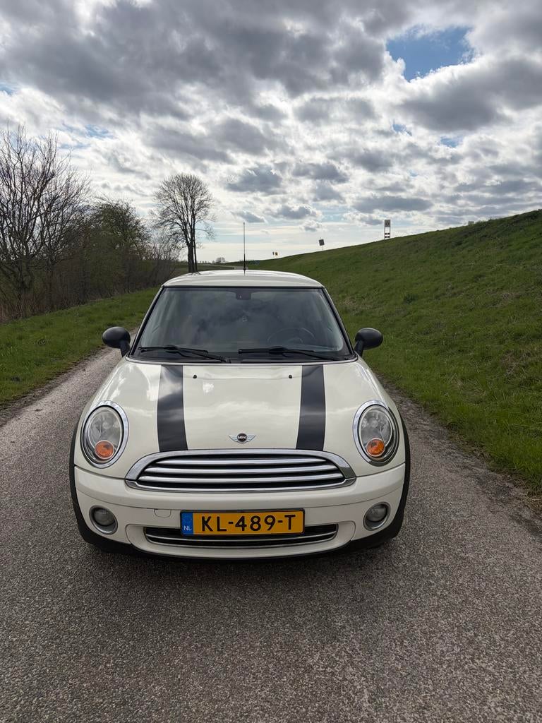 Mini 1.6 ONE 2010 Wit, Voorwielaandrijving, 40 €/maand, 4 cilinders, 4 stoelen