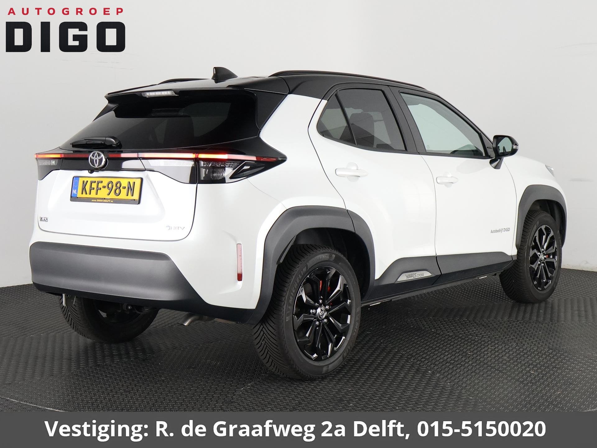 Toyota Yaris Cross Hybrid 115 Dynamic Sport Bi-Tone | Stuur-, Auto's, Stof, 1165 kg, Automatische klimaatregeling, Wit