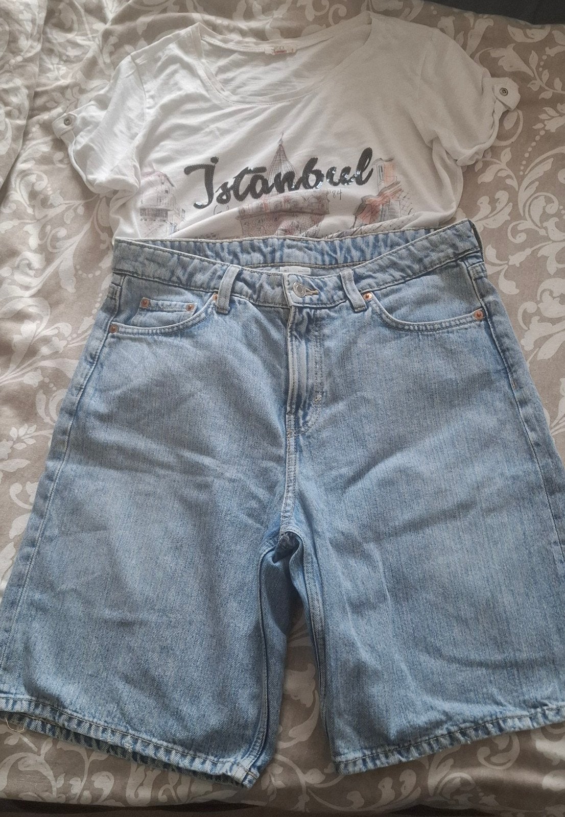 Leuke Zomerset: Weekday Shorts (28) & T-shirt maat S, Kort, Blauw, Weekday, Ophalen of Verzenden