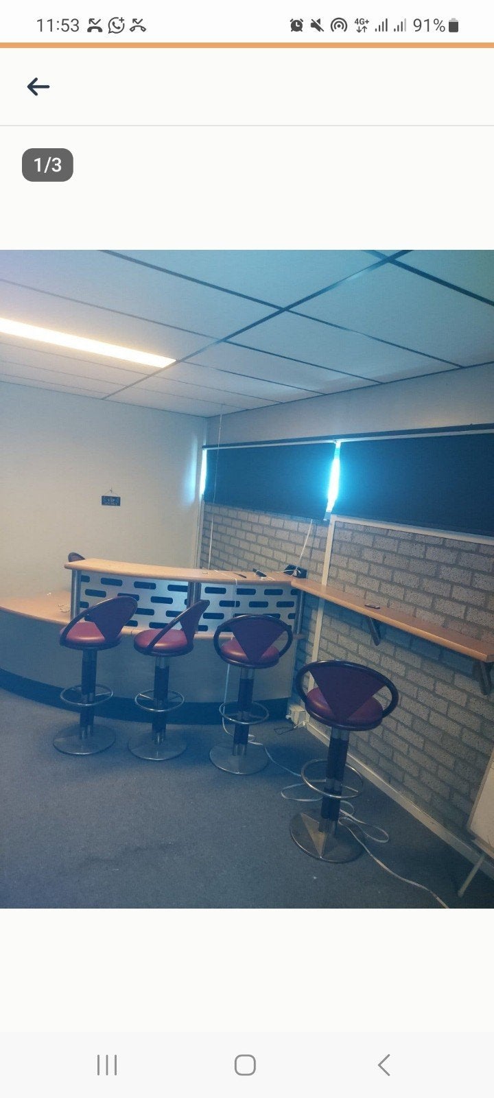 Bar met 5 krukken, Ophalen