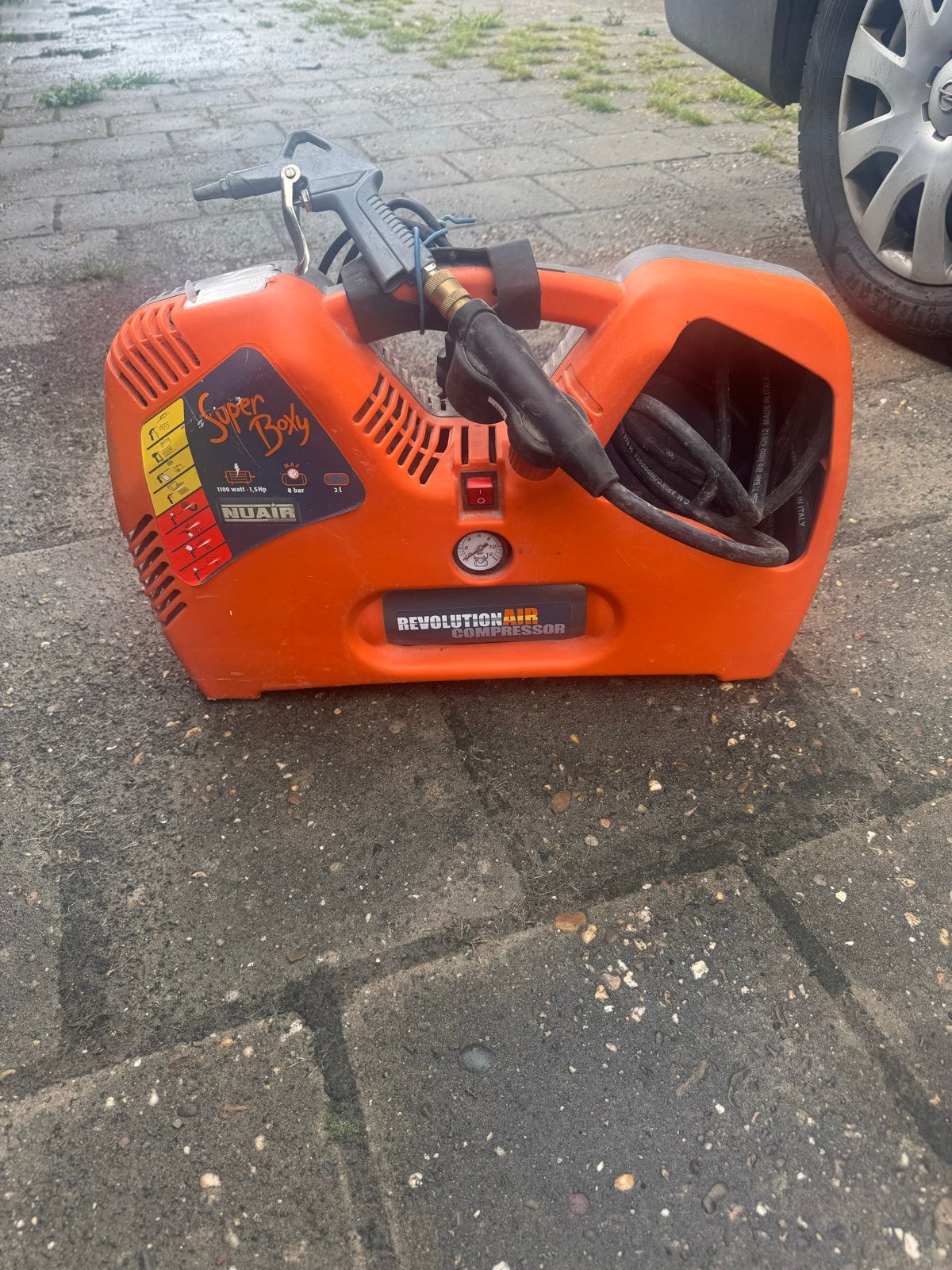 Revolution Air Super Boxy Compressor 1100W, 2L, 8 bar, Doe-het-zelf en Verbouw, Compressors, Gebruikt, 6 tot 10 bar, Ophalen of Verzenden