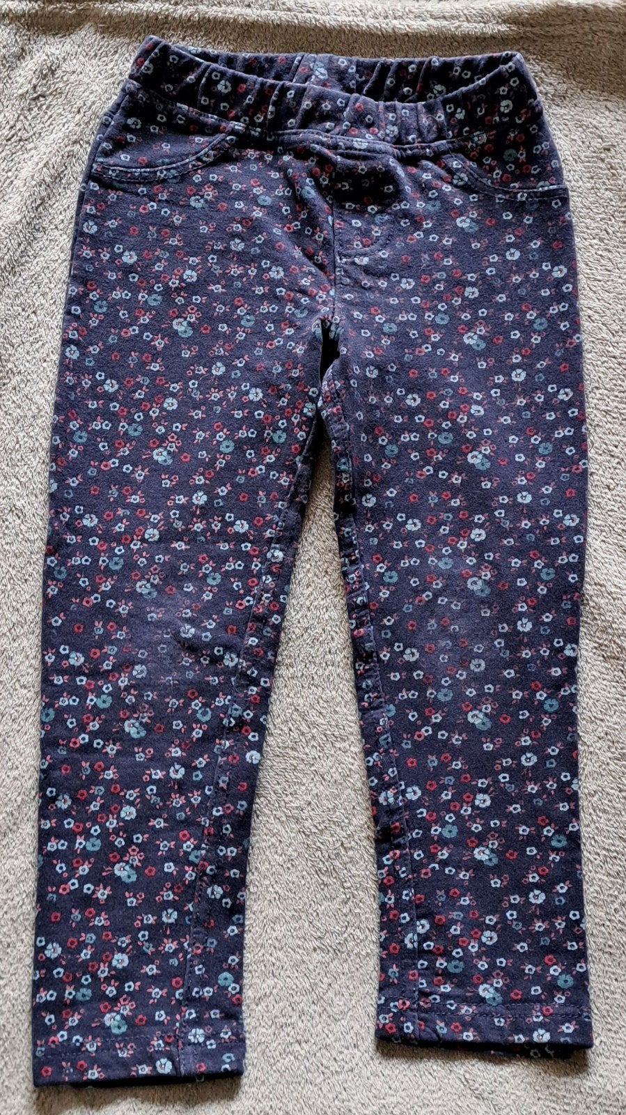 Kiki & Koko bloemenprint broek maat 104, Kinderen en Baby's, Gebruikt, Meisje, Kiki & Koko, Ophalen