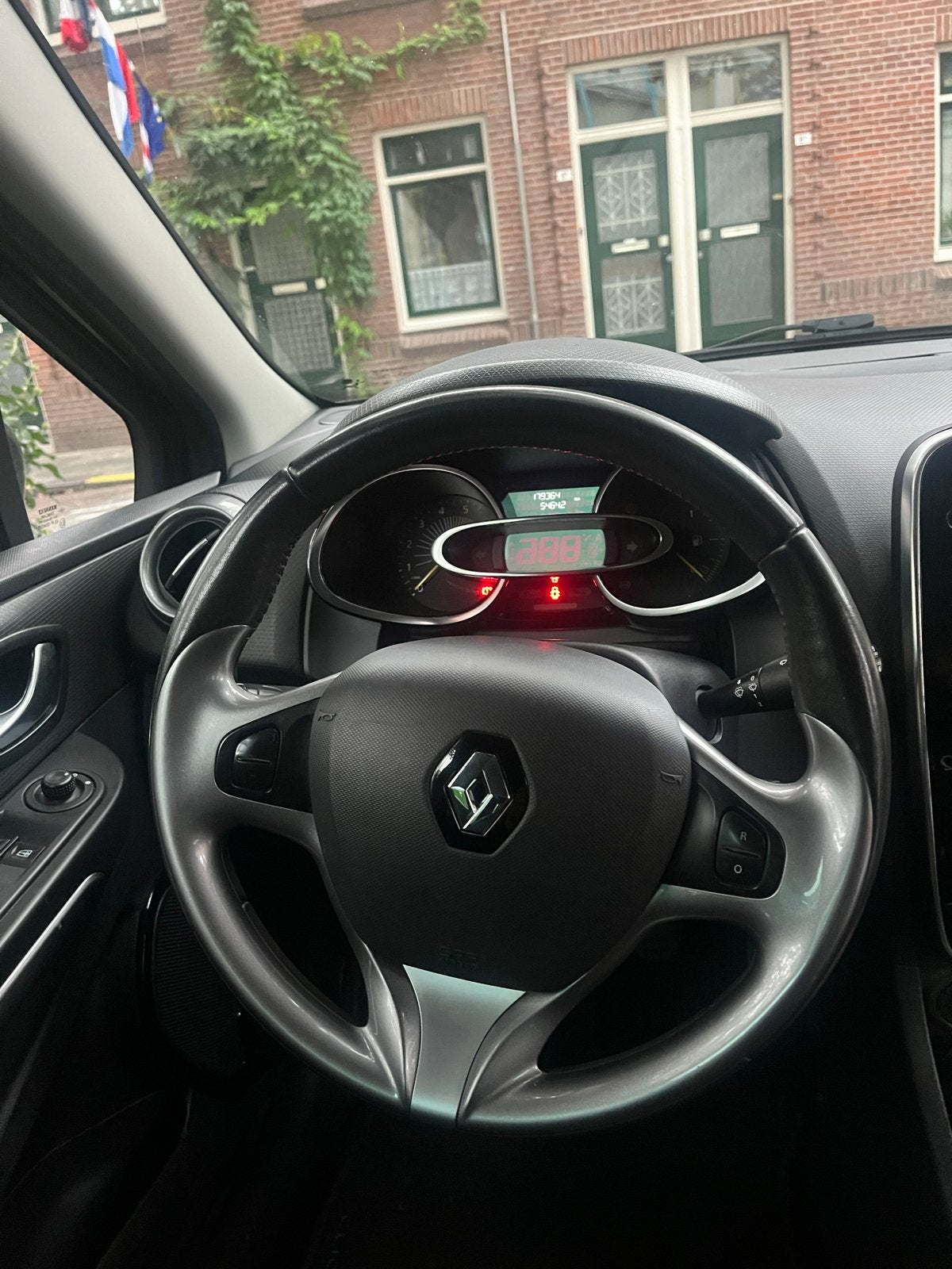 Renault Clio 1.5 DCI 66KW Estate 2015 Zwart, Voorwielaandrijving, 4 cilinders, 1096 kg, Zwart