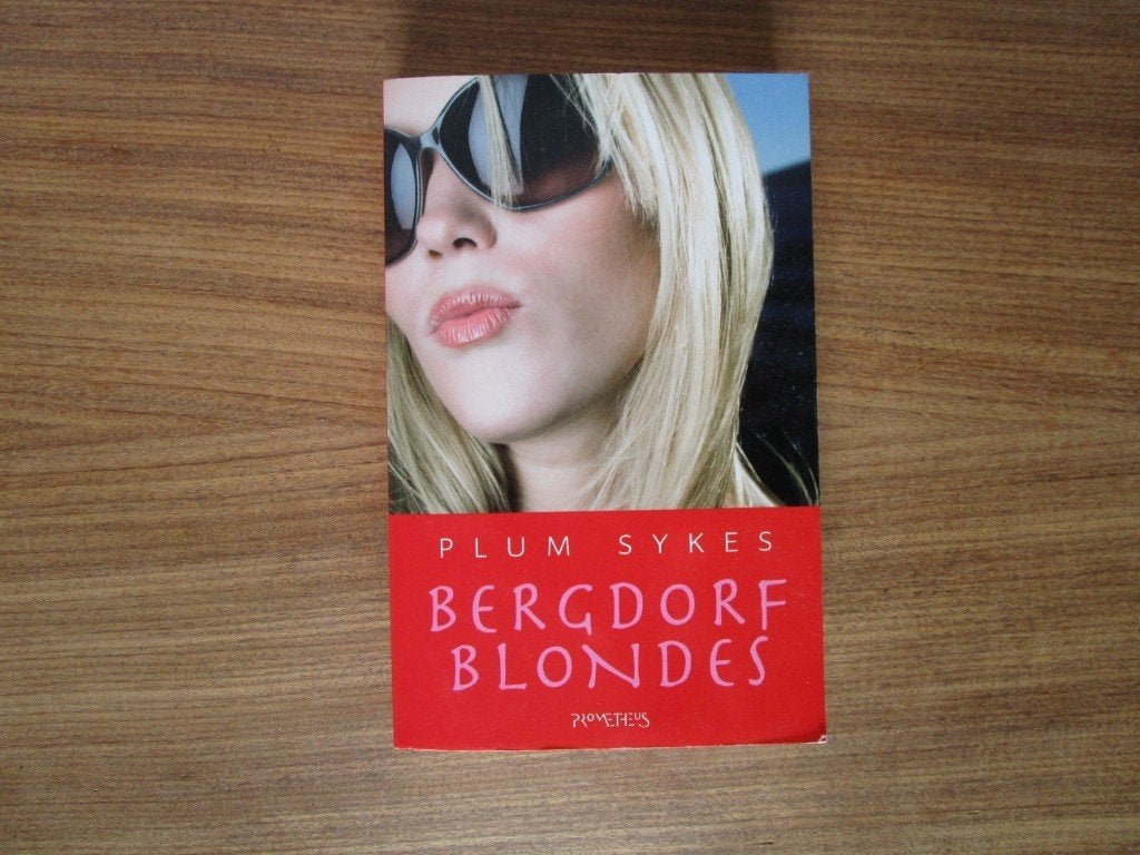 Nr.159: Boek Roman van Plum Sykes - Bergdorf Blondes, Ophalen of Verzenden, Zo goed als nieuw, Plum Sykes, Amerika