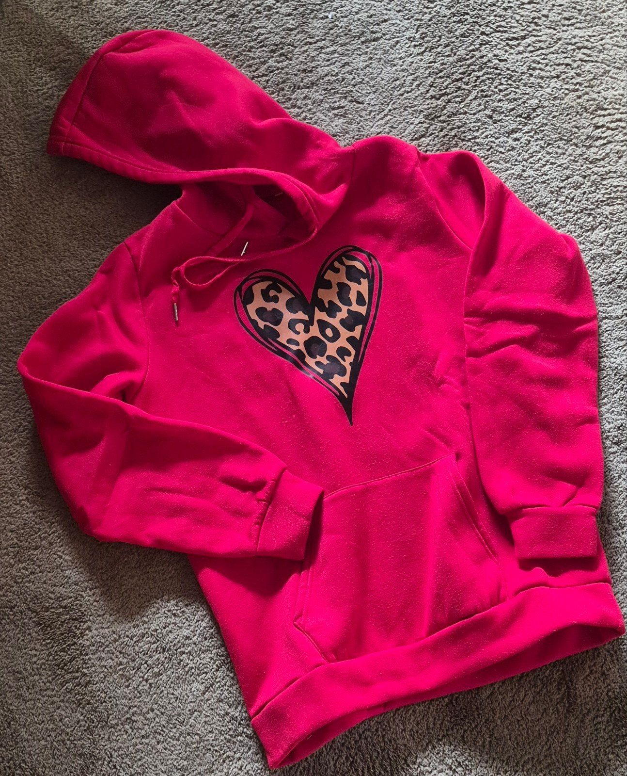 Rode hoodie met luipaardprint hart - Maat S, Kleding | Dames, Truien en Vesten, Ophalen of Verzenden, Zo goed als nieuw, Maat 36 (S)