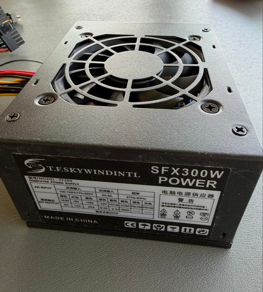Compacte SFX 300W Computervoeding voor Kleine Behuizingen, Computers en Software, Interne voedingen, Ophalen of Verzenden, Gebruikt
