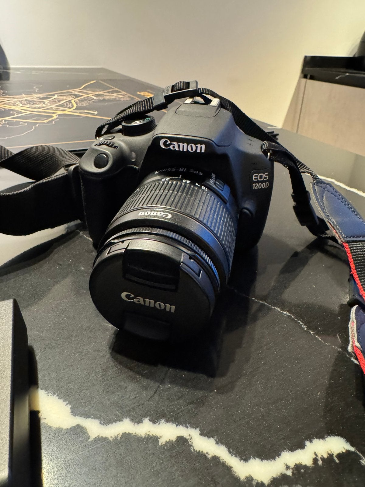 Canon EOS 1200D + 18-55mm lens, tas en accessoires, Ophalen, Zo goed als nieuw, Canon