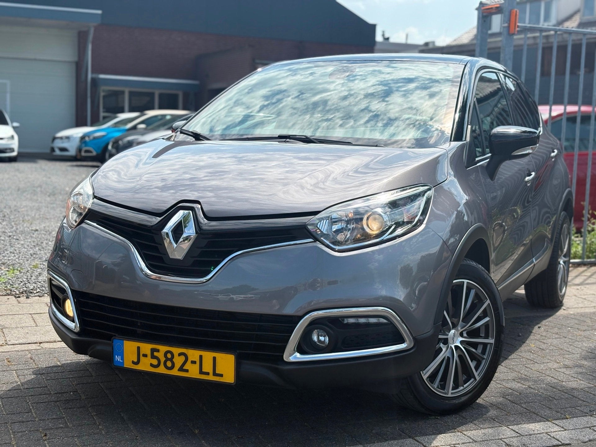 Renault Captur 0.9 TCe Dynamique | LED | Navigatie | Leder |, Auto's, Renault, Voorwielaandrijving, 898 cc, Gebruikt, 49 €/maand