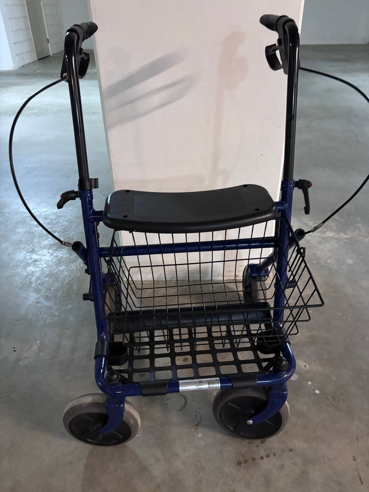 Rollator blauw, Diversen, Rollators, Ophalen, Opvouwbaar, Zo goed als nieuw