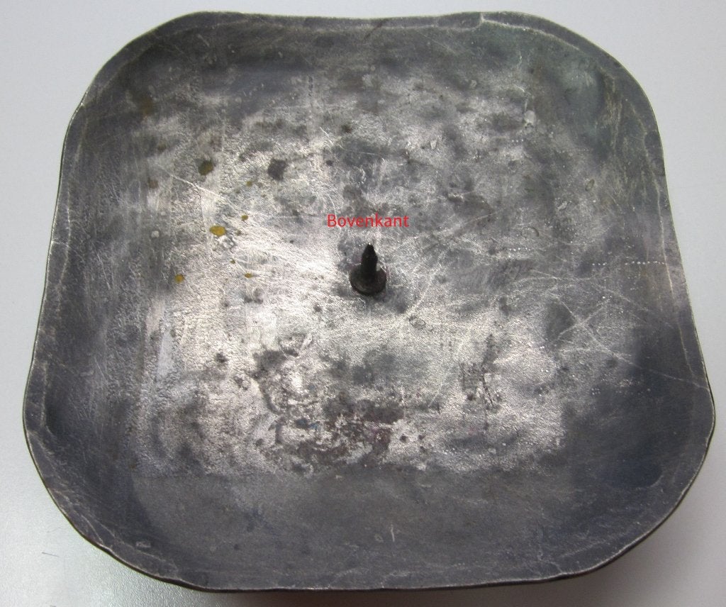 Te Koop: Een grijze, metalen kandelaar met kaars., 10 cm, Gebruikt, Zwart, Ophalen of Verzenden