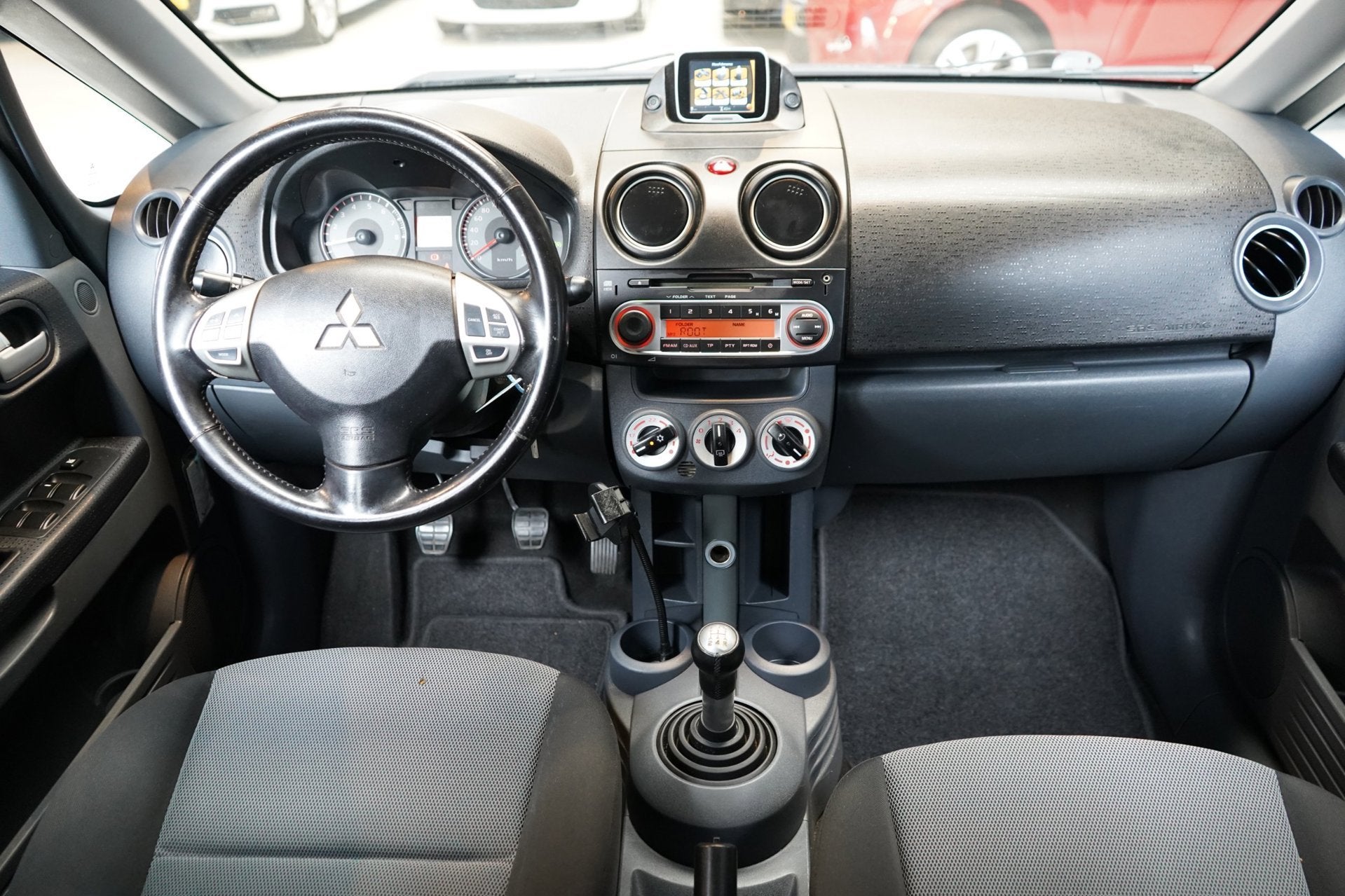 Mitsubishi Colt 1.3 Edition Two | AIRCO | PDC | NAVI | NAP |, Voorwielaandrijving, Stof, Gebruikt, 31 €/maand