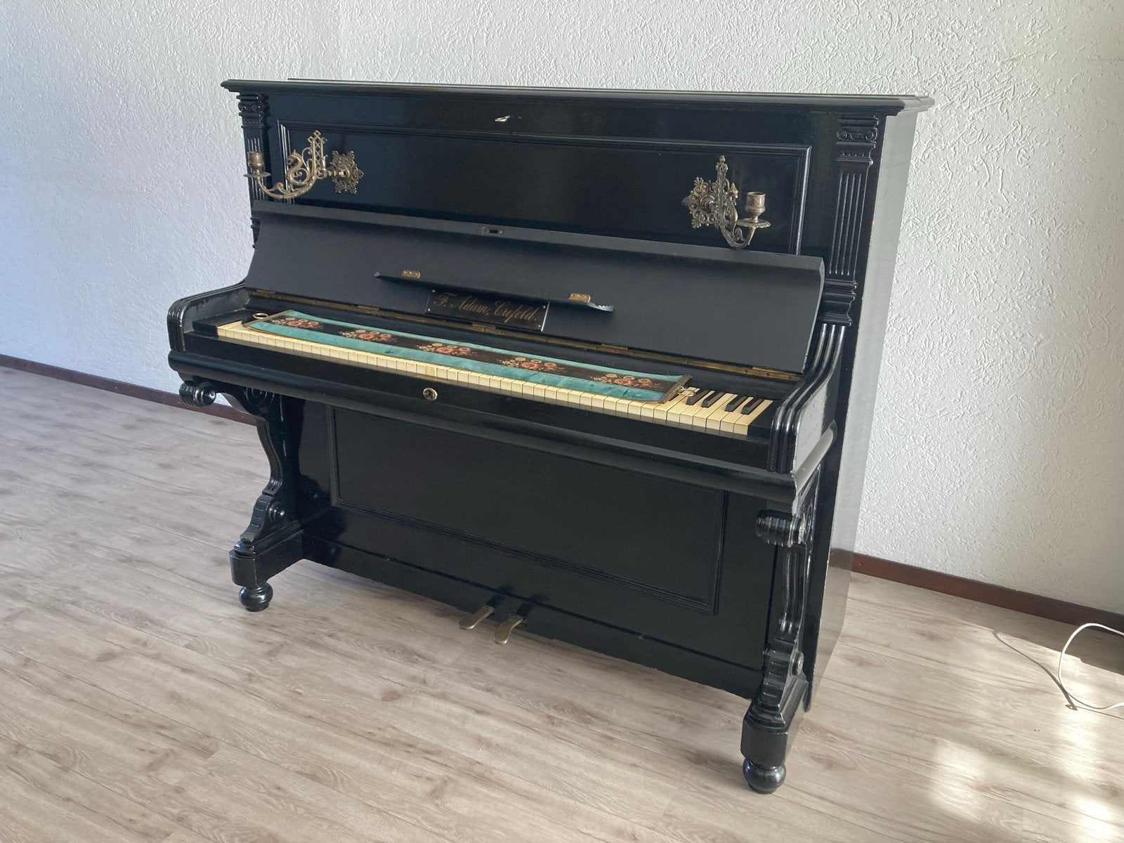 Antieke piano F. Adam, Crefeld - afm .bxhxd 149x129x66 cm, Ophalen, Gebruikt, Zwart, Piano