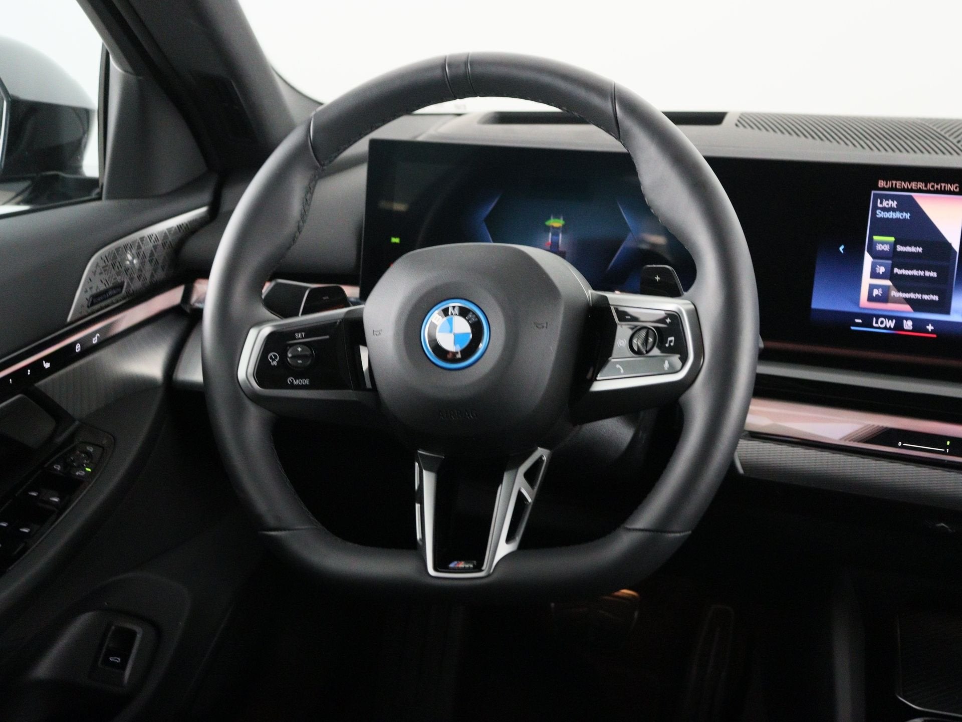 BMW 5 Serie 550e xDrive SoH 100% (bj 2026, automaat), Auto's, Dealer onderhouden, Gebruikt, Euro 6, Overige brandstoffen