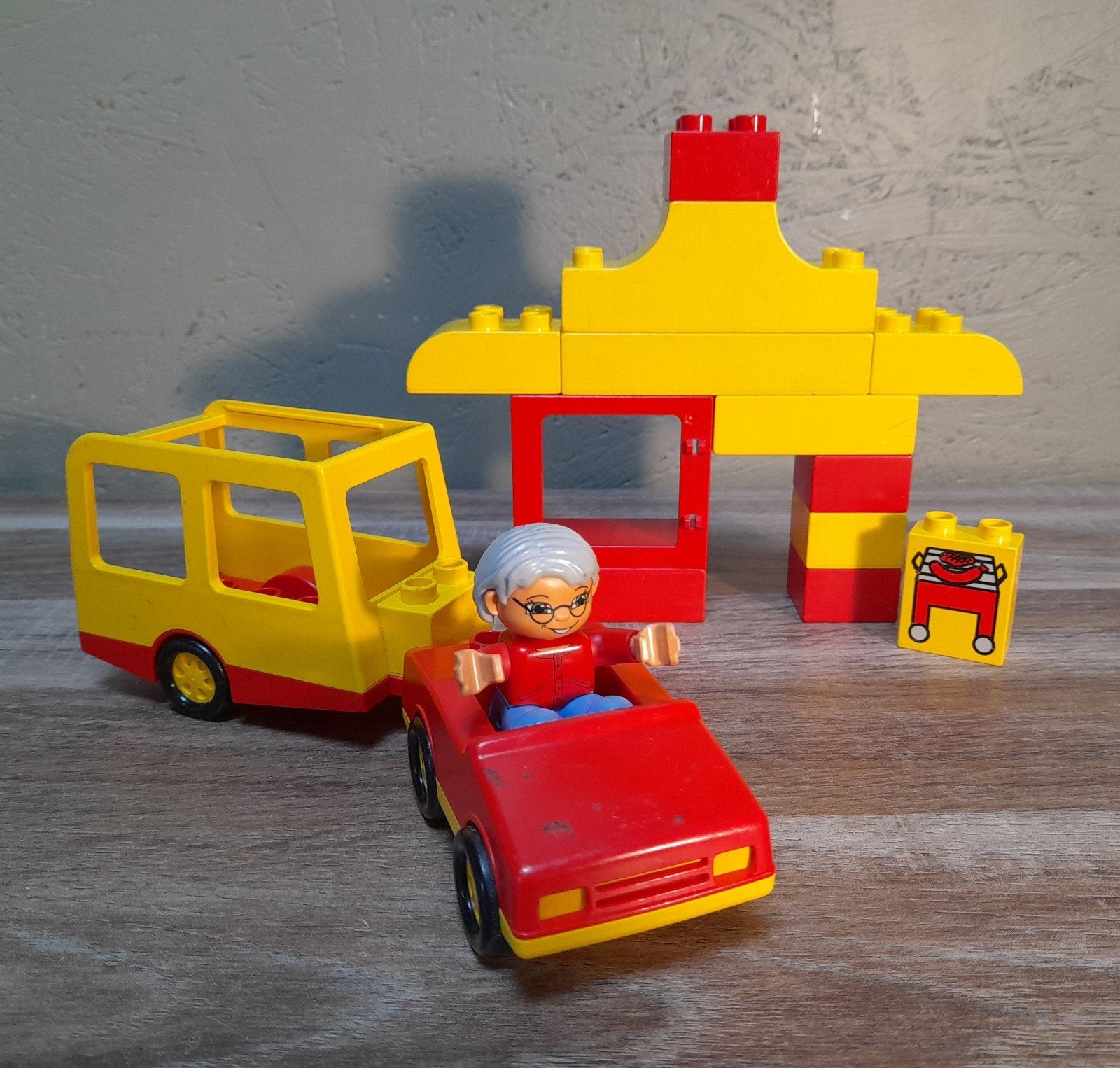 DSC3 - Duplo schoencadeau - figuur met auto, caravan en huis, Kinderen en Baby's, Ophalen of Verzenden, Duplo