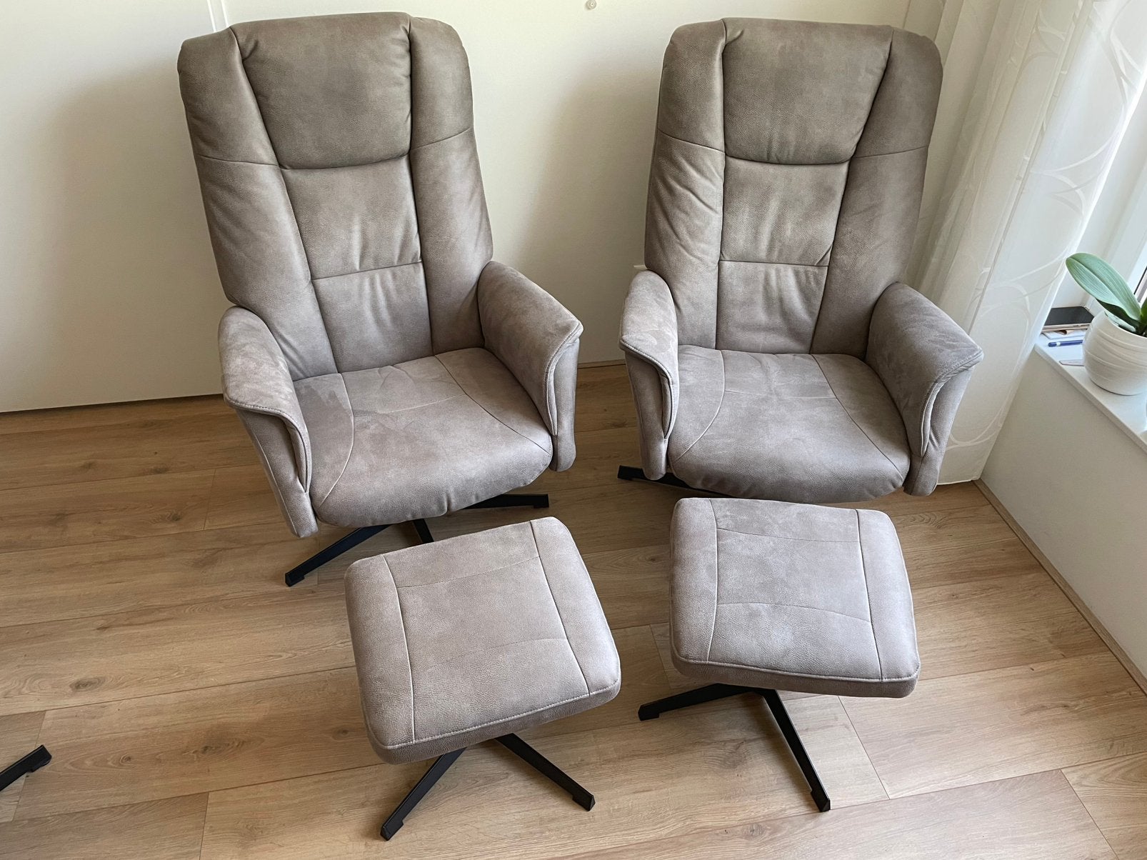 Twee relaxstoelen, Huis en Inrichting, Fauteuils, Ophalen, Zo goed als nieuw, 75 tot 100 cm