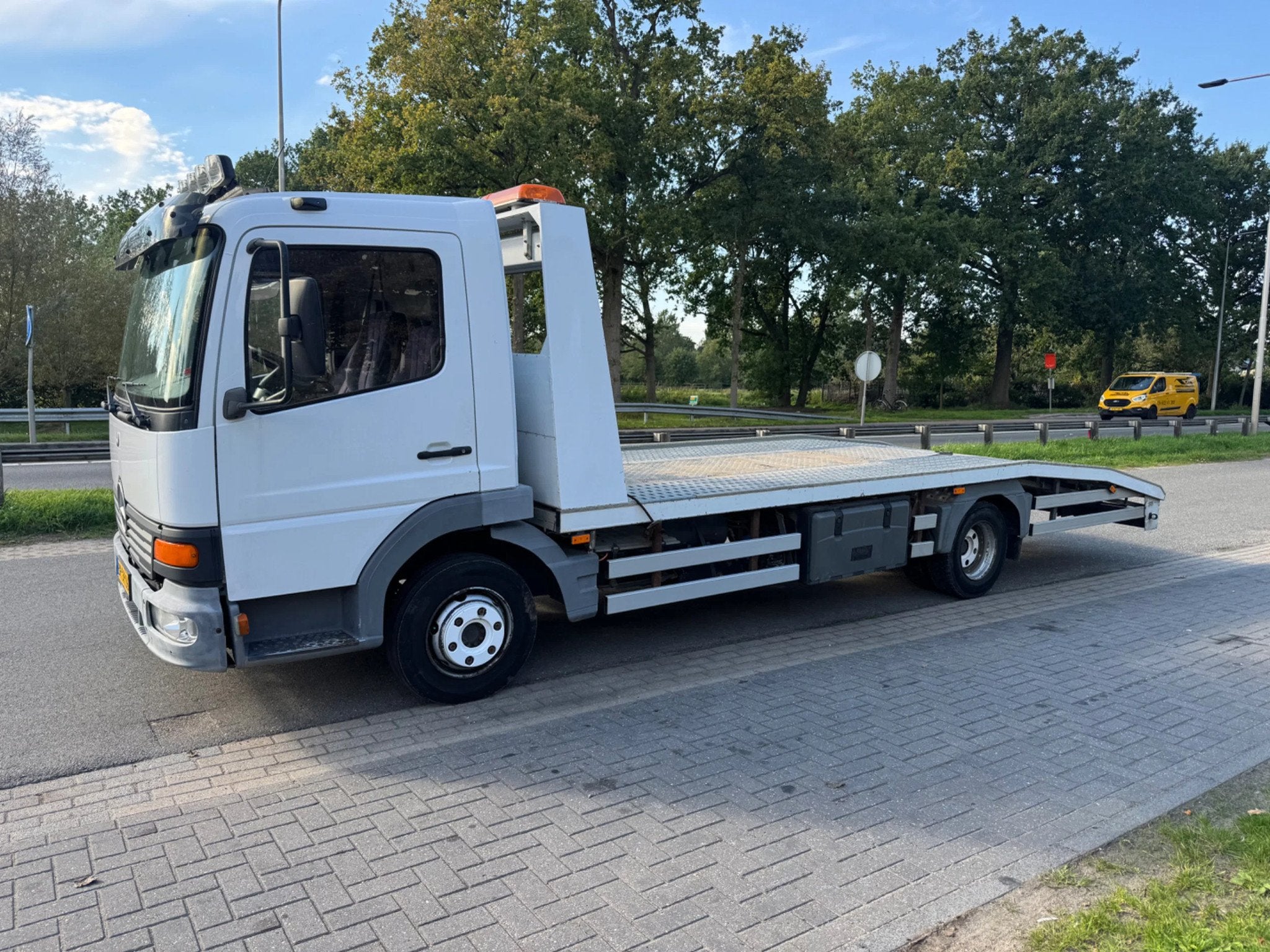 Mercedes-Benz Atego 815 Oprijwagen met electr. lier, Achterwielaandrijving, Wit, Mercedes-Benz, Diesel