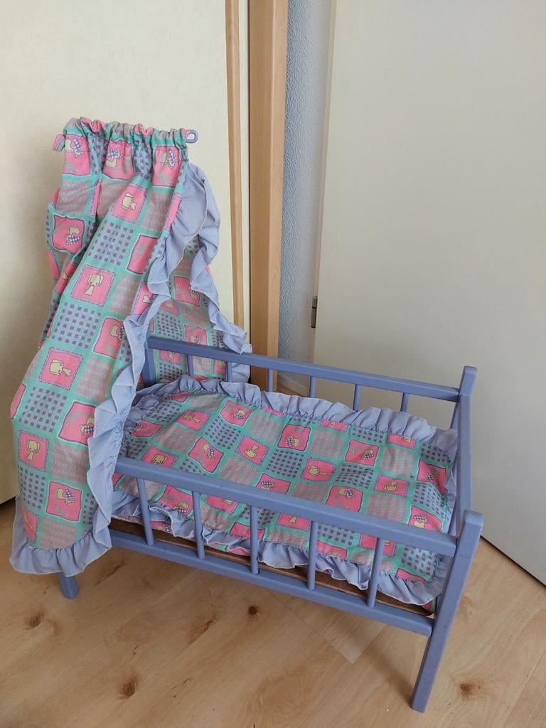 Poppenbedje met hemeltje en beddengoed, Ophalen, Gebruikt, Overige typen