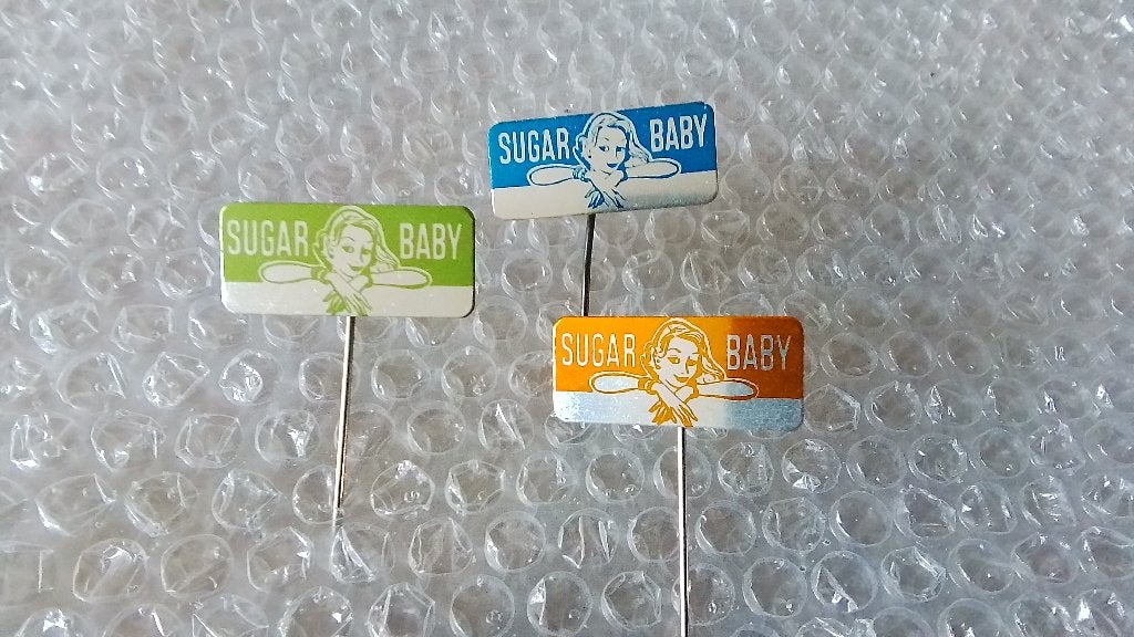 3 verschillende kleuren speldjes sugar baby, Ophalen of Verzenden, Gebruikt, Overige onderwerpen