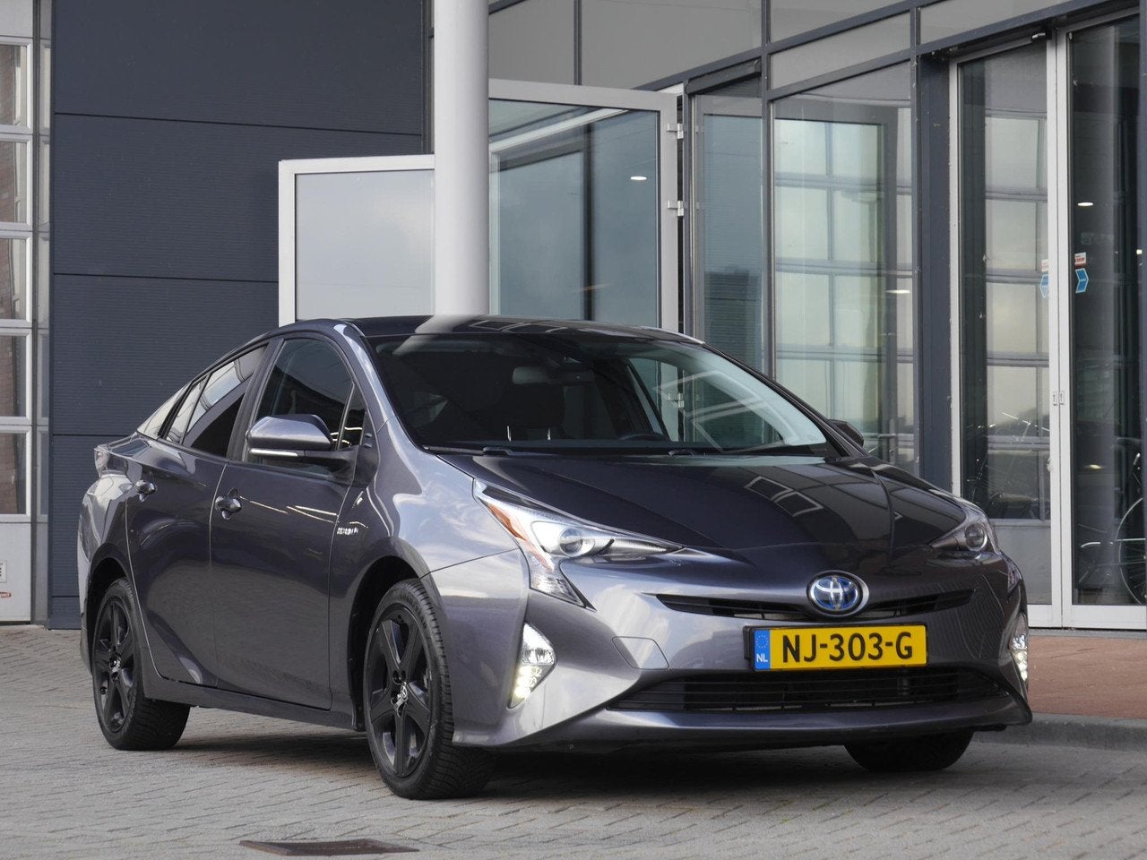 Toyota Prius 1.8 First Edition | Automaat| Head up display |, Auto's, 122 pk, Origineel Nederlands, Bedrijf, Automatische klimaatregeling