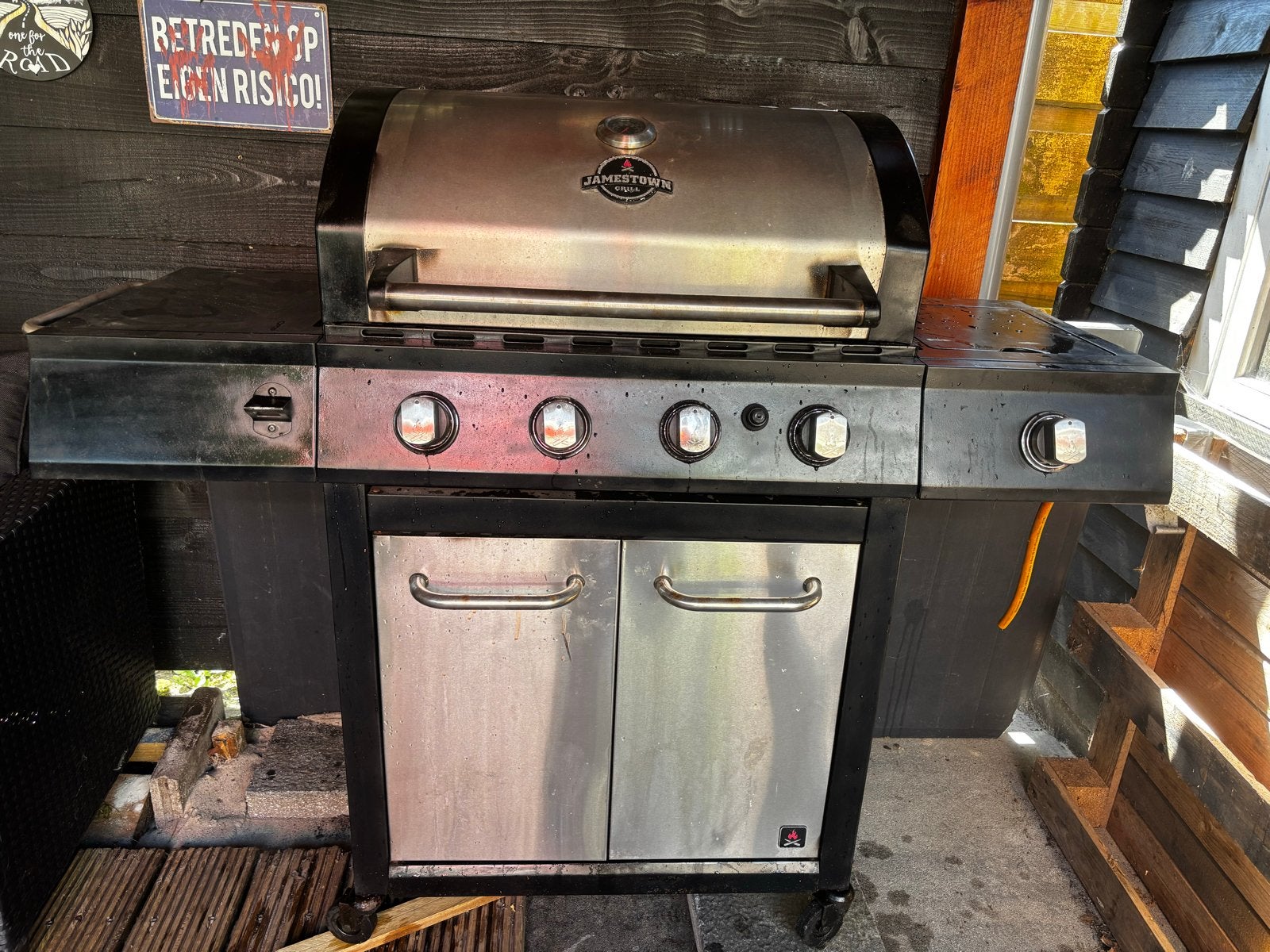 Jamestown Grill Gasbarbecue met 4 branders en zijbrander, Ophalen, Gebruikt