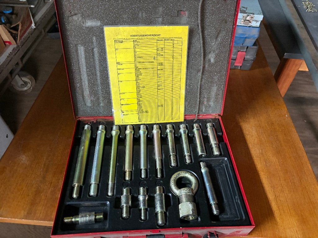 LOS GARAGE GEREEDSCHAP, Ophalen