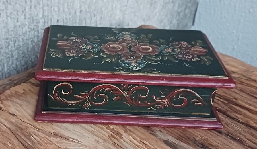 Hindeloopen doosje uit 1982, Ophalen of Verzenden