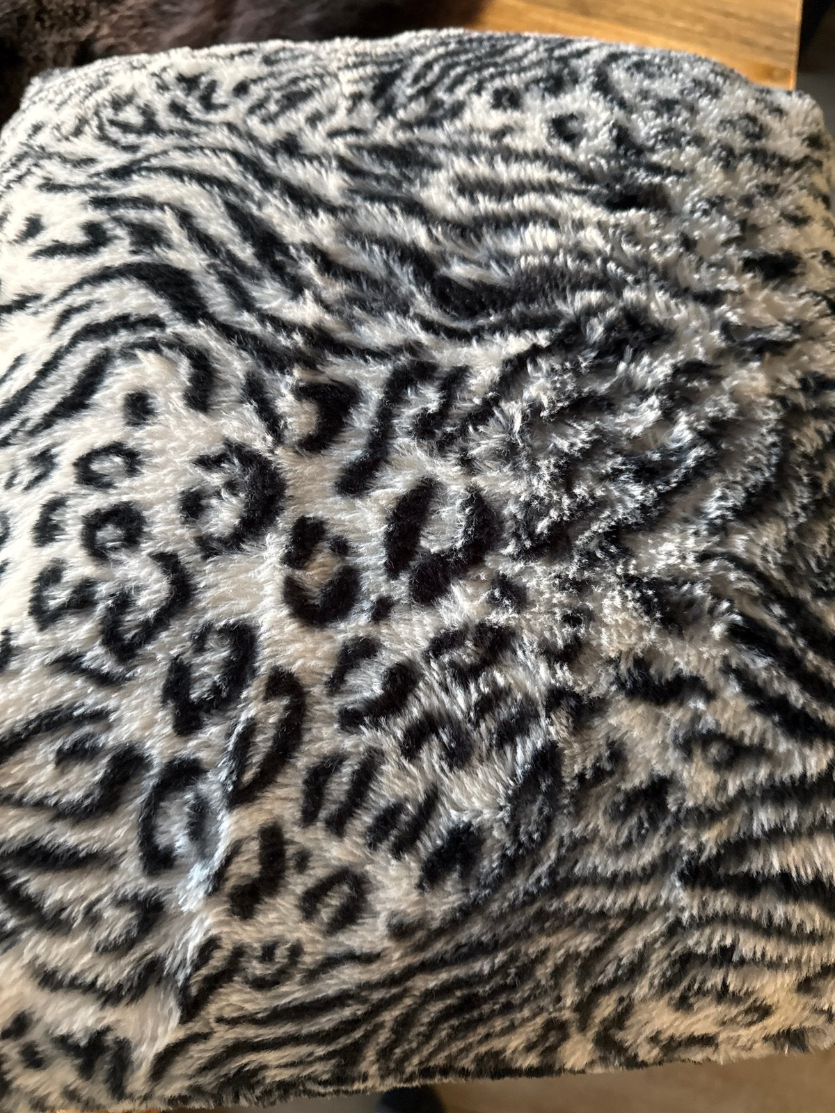 2x Zebra Kussenhoes 40x40cm - Zwart/Wit, Zwart, Met print, Ophalen of Verzenden, Zo goed als nieuw