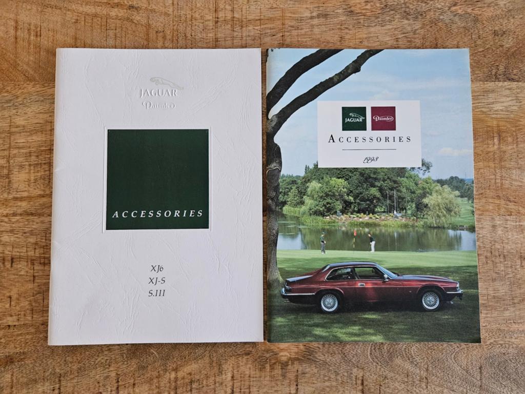 2 Brochures Jaguar & Daimler accessoires, Boeken, Auto's | Folders en Tijdschriften, Ophalen of Verzenden, Zo goed als nieuw, Overige merken