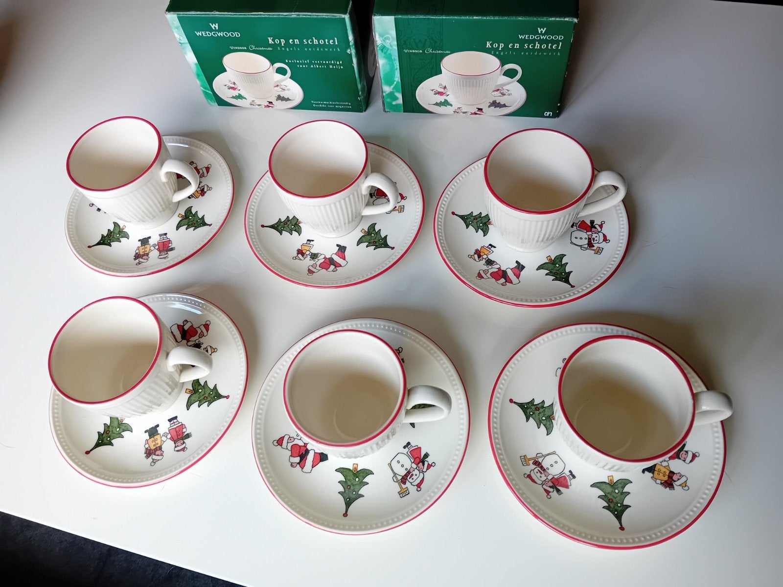 Wedgwood Windsor Christmas kerstservies 6 kop en schotels, Ophalen of Verzenden, Zo goed als nieuw, Porselein, Bord(en)