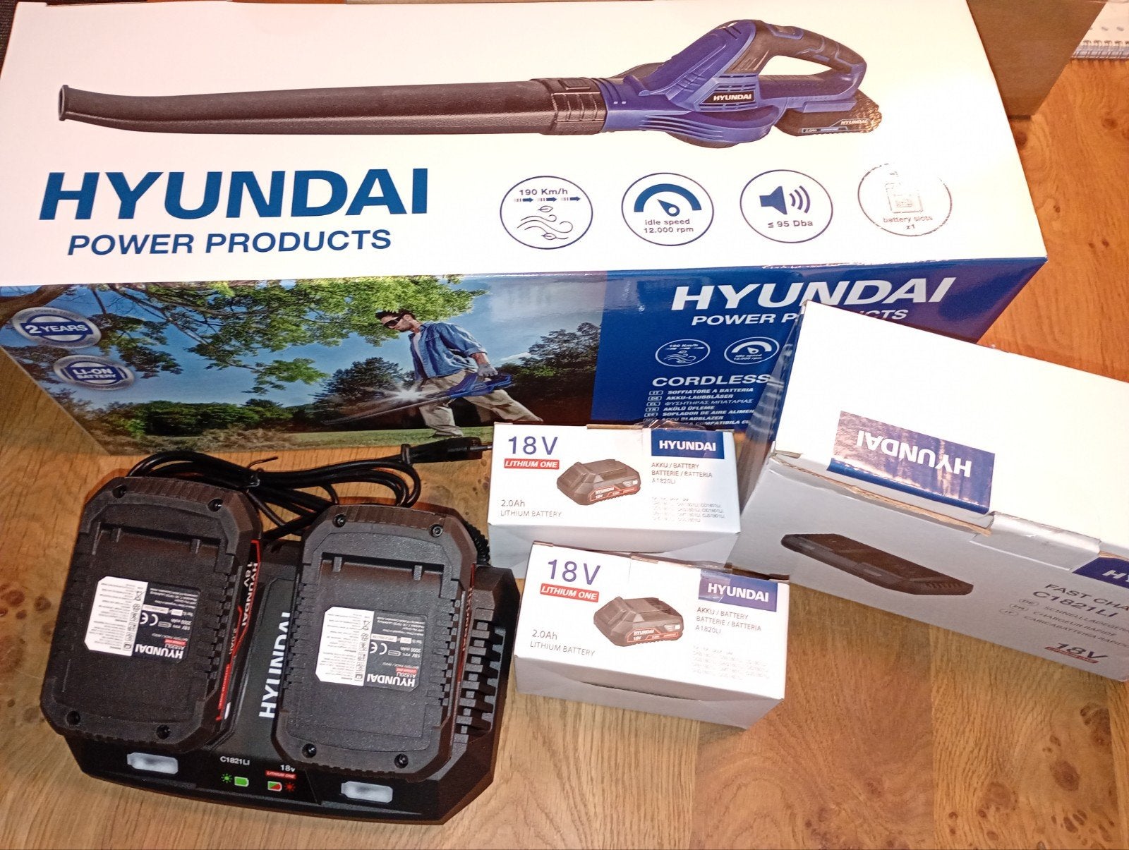 Nieuw Hyundai Accu Bladblazer met 2 accu's en snellader, Tuin en Terras, Nieuw, Ophalen of Verzenden, Hyundai, Accu