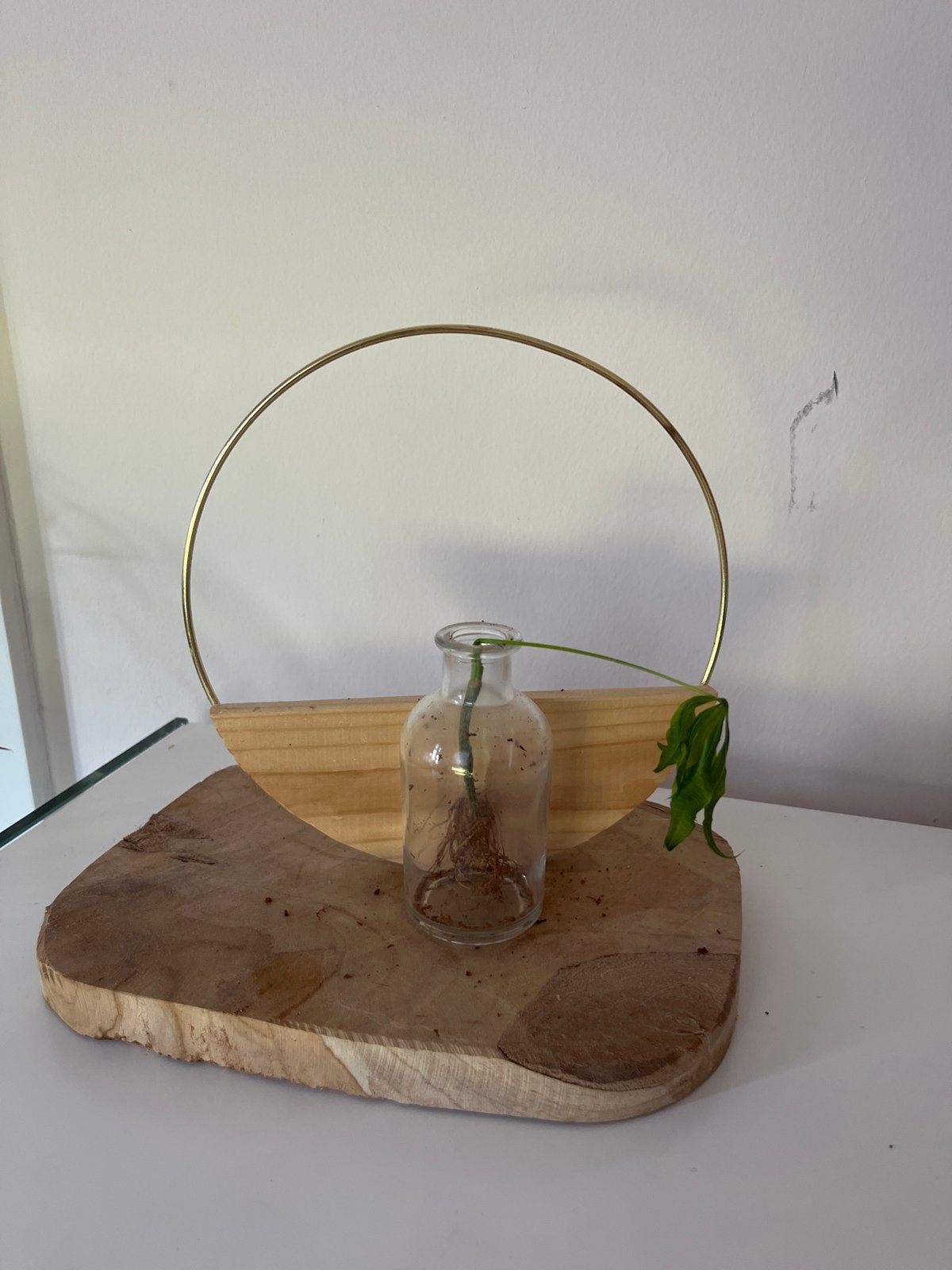 Decoratieve houten plank met glazen vaasje en ring, Ophalen, Hout, Gebruikt, Modern