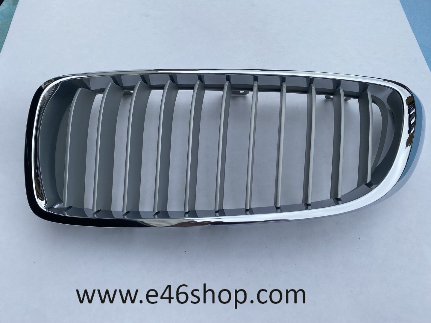 BMW 4 SERIE GRILLE LINKS CHROME GRIJS NIEUW OEM 51137294819, -, -, Nieuw, Ophalen of Verzenden