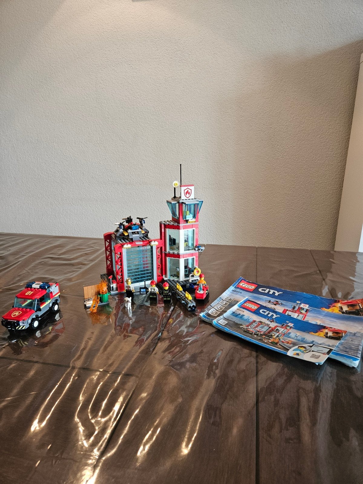 Lego City Brandweerkazerne 60215 - met voertuigen, Ophalen of Verzenden, Gebruikt