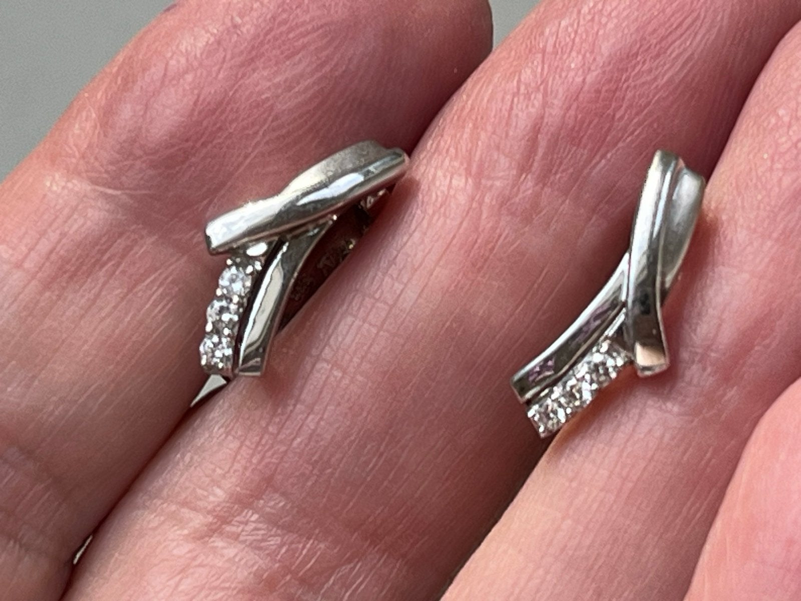 Witgouden oorbellen met heldere saffier - Gekeurd 333 / 8 CT, Hangers, Verzenden, Wit, Zo goed als nieuw