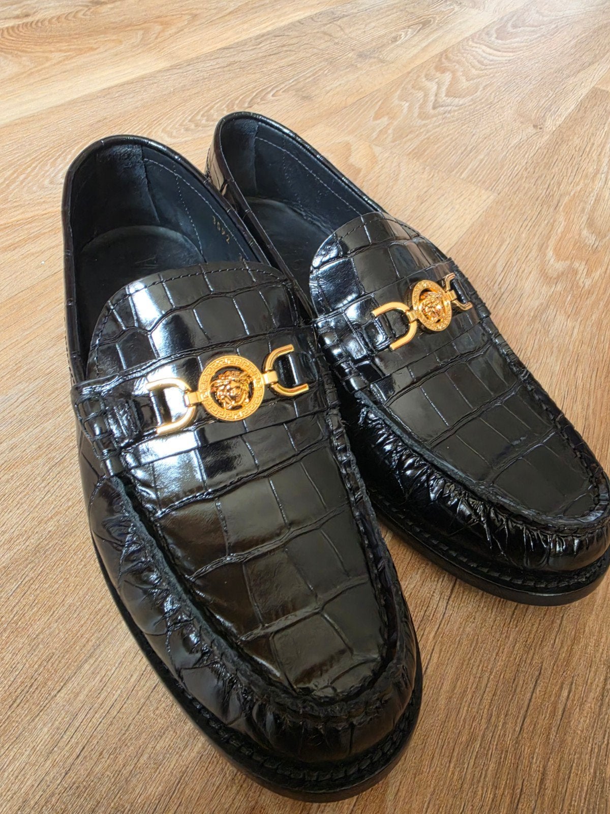 Versace Medusa Loafers - Zwart Krokodillenleer Maat 39, Ophalen of Verzenden, Zo goed als nieuw, Versace, Instappers