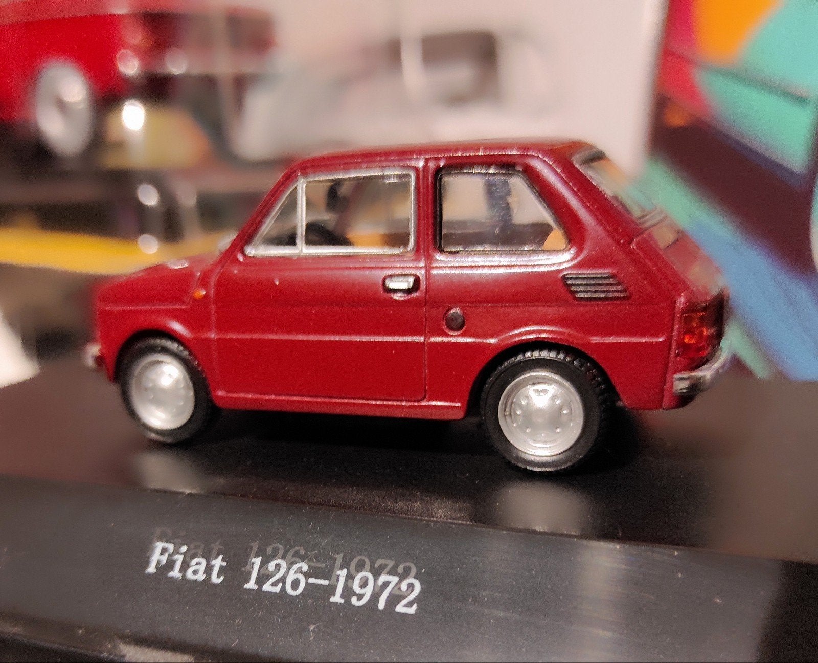 Fiat 126 bordeaux 1972 1:43 in vitrinedoosje, Ophalen of Verzenden, Nieuw, Auto, Overige merken