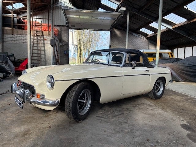MG 1972 Crème, B, Achterwielaandrijving, Zwart, Cabriolet