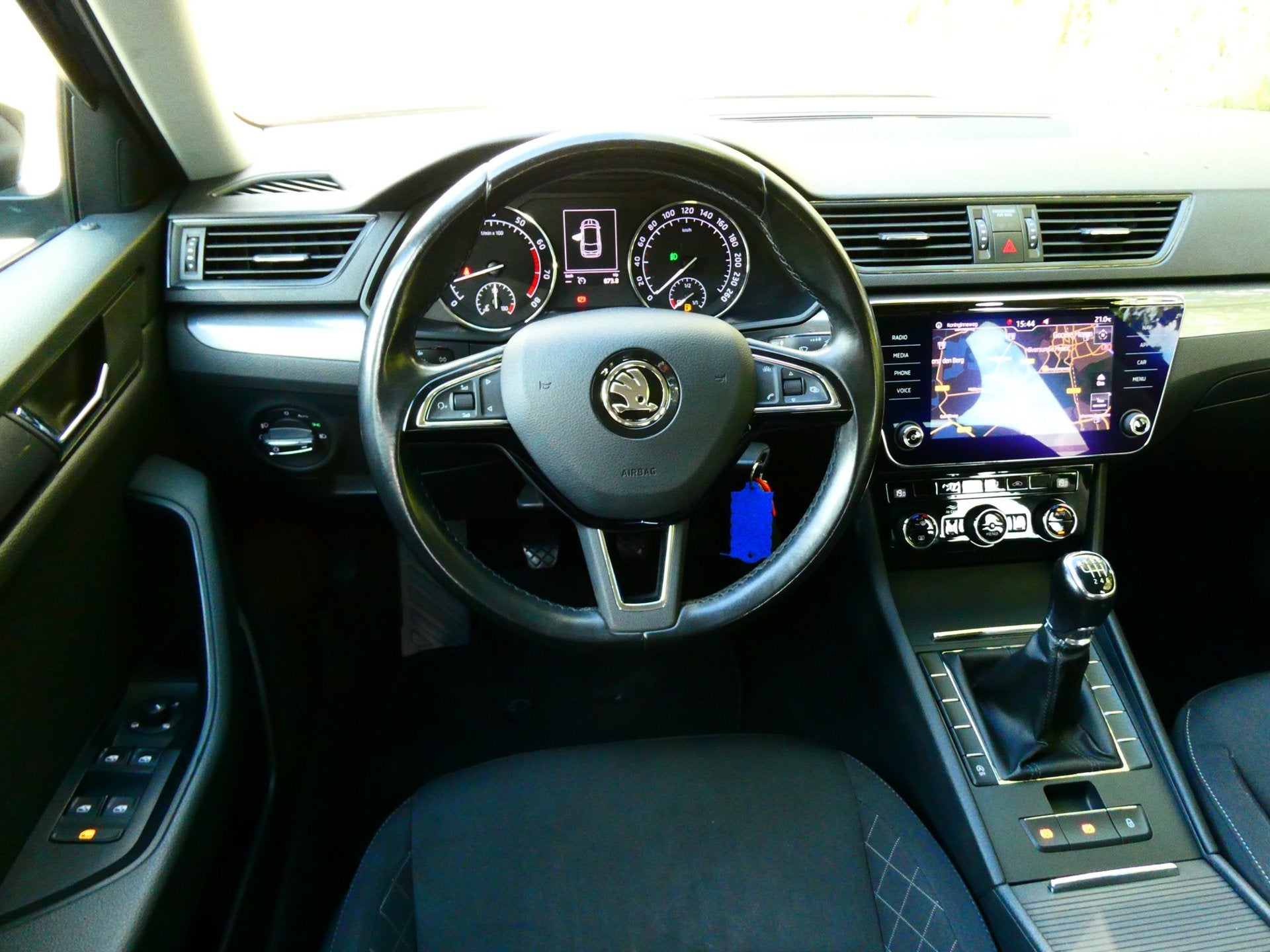 Skoda Superb Combi 1.4 TSI Active 125pk 1e eig. Clima Navi T, Voorwielaandrijving, Gebruikt, 4 cilinders, Zwart