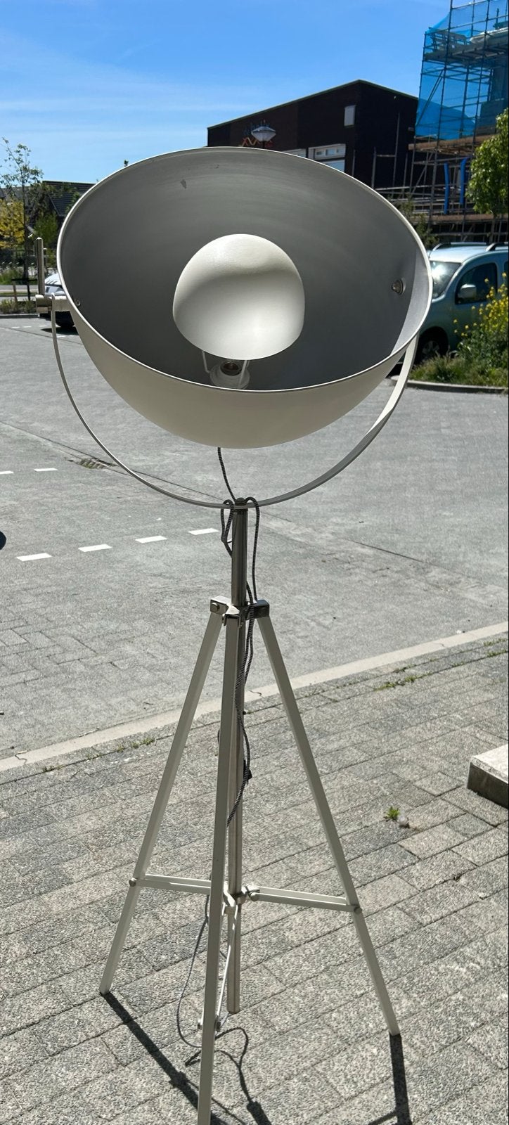 VT Wonen Industriële Tripod Vloerlamp - Studio Stijl, Huis en Inrichting, Ophalen, Gebruikt, E27 (groot), Metaal