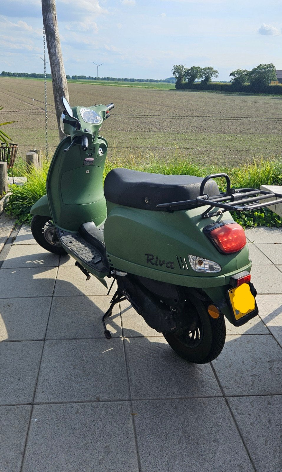 BTC Riva Scooter incl. 2 helmen - Goed onderhouden, Fietsen en Brommers, Ophalen, Gebruikt, BTC Riva