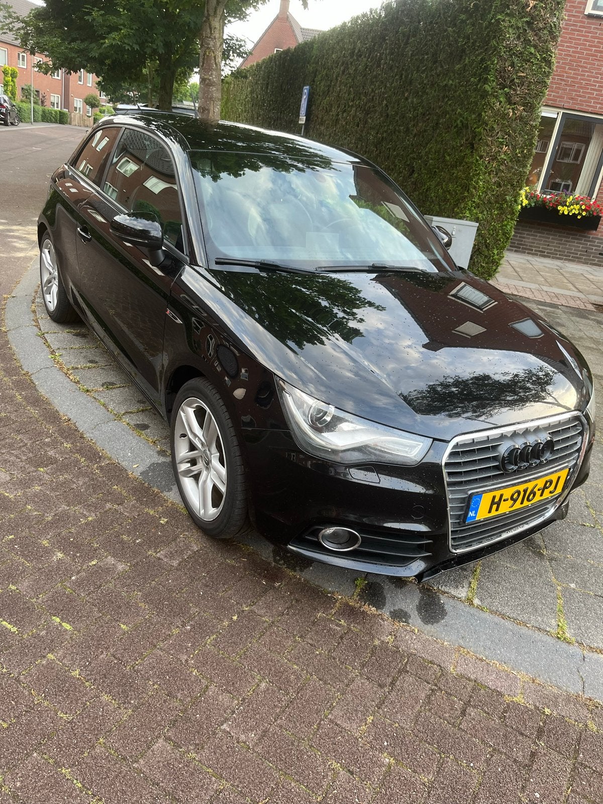Audi A1 1.6TDI 66KW 2011 Zwart, Auto's, Voorwielaandrijving, A1, Zwart, 4 cilinders