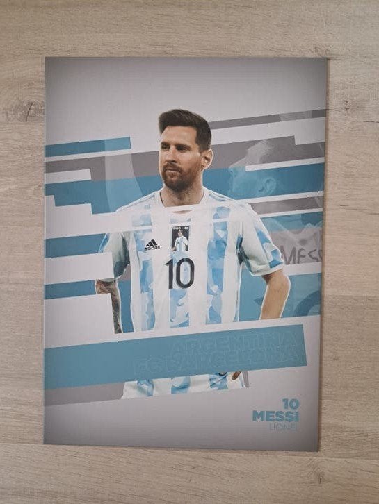 Displate Lionel Messi Voetbal Poster - Nieuwstaat, 50 – 75, Minder dan 50 cm, Nieuw, Ophalen of Verzenden