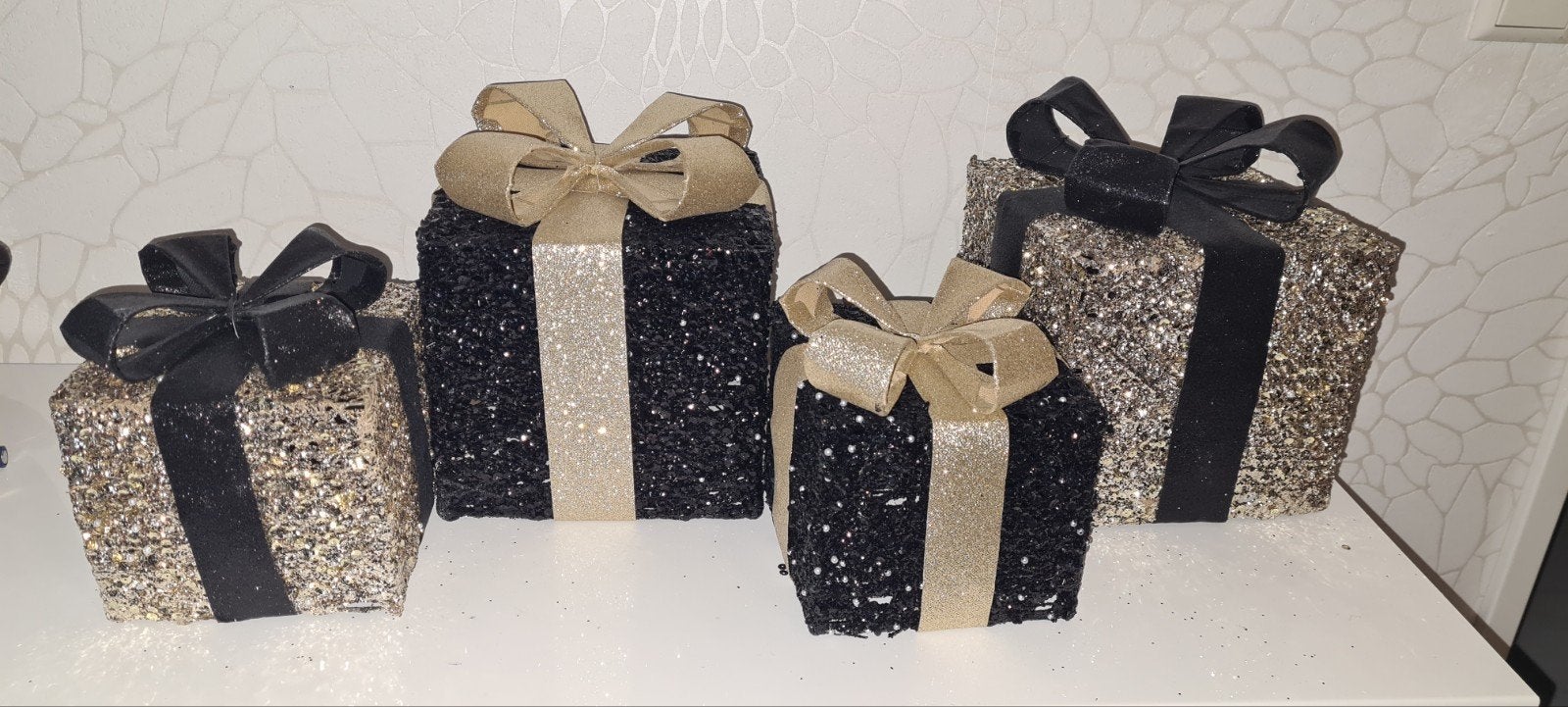 Decoratie sier cadeau, Ophalen