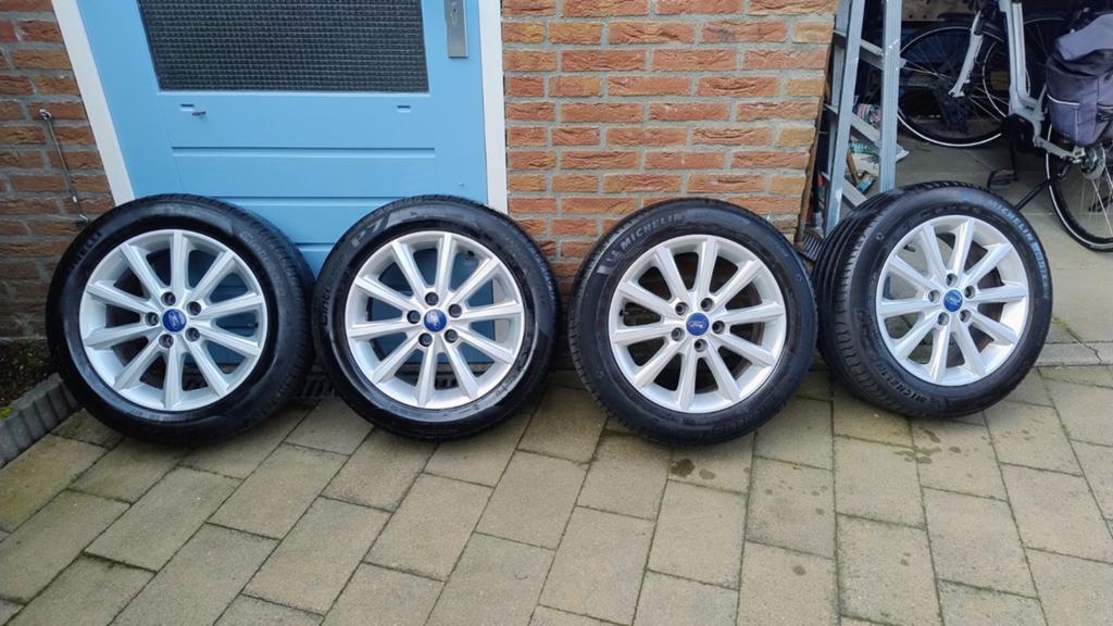 Ford 16 inch velgen met Pirelli/Michelin zomerbanden, Ophalen, Gebruikt, 16 inch, Banden en Velgen