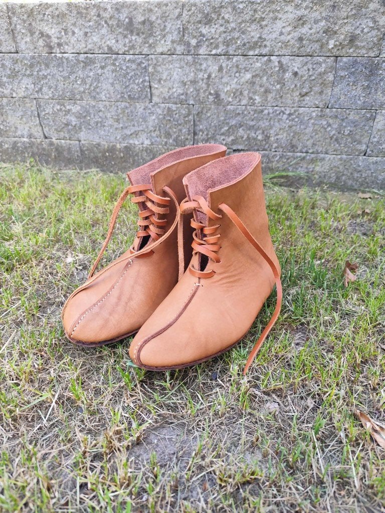 Early Medieval Shoes, Ophalen of Verzenden, Zo goed als nieuw, Overige typen